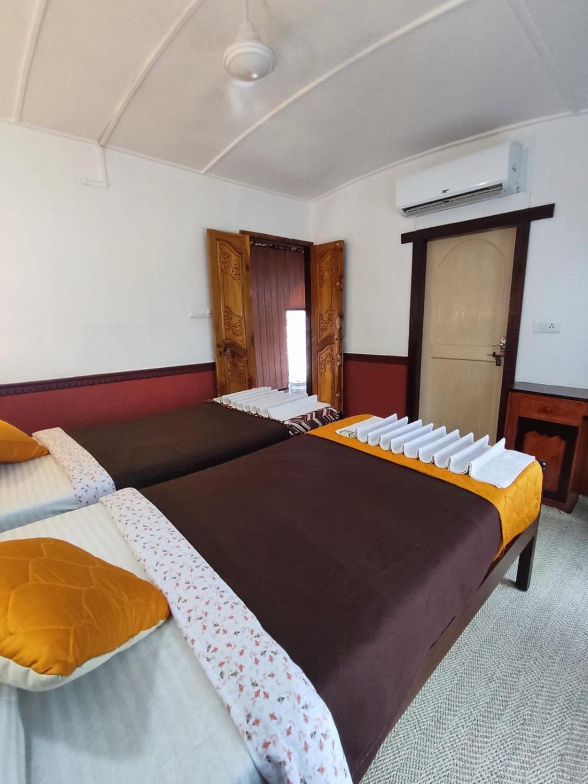 Kalappura Houseboats & Tours Hotel Alappuzha Buitenkant foto