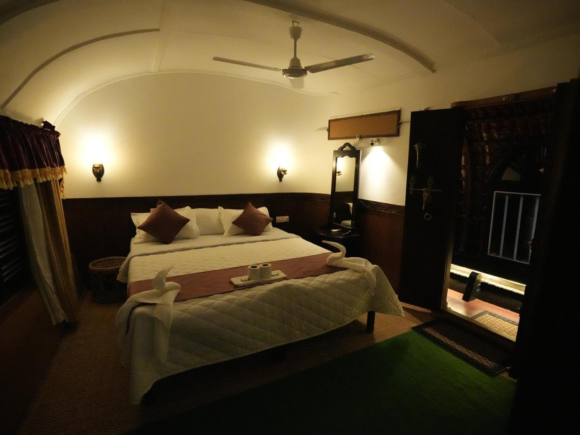 Kalappura Houseboats & Tours Hotel Alappuzha Buitenkant foto